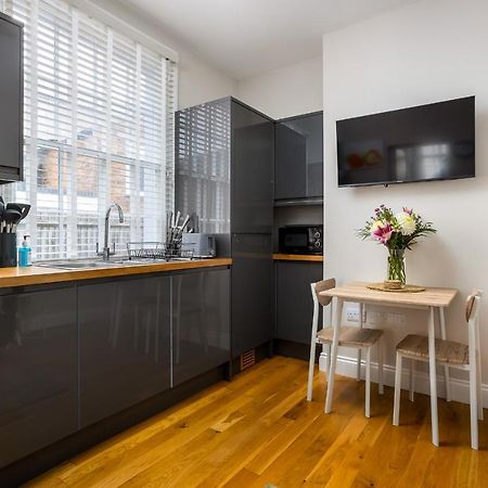Contemporary Ground Floor Apartment - Town Centre With Parking! Cheltenham Exterior photo